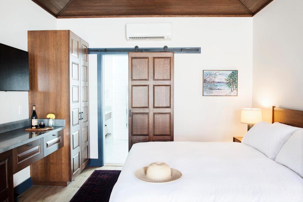 Deluxe King Room interior