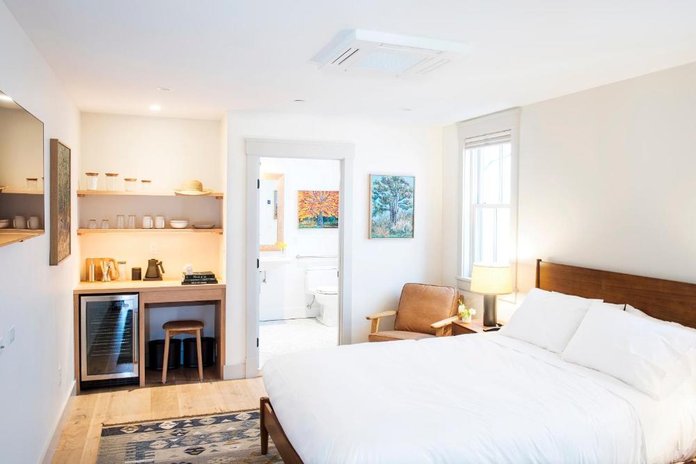Queen Room - Disability Access interior